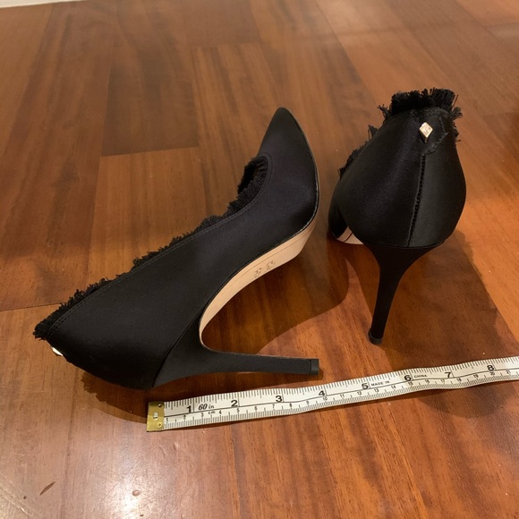 Sam Edelman ‘Halan’ Black Matte Satin Pumps 6 - Picture 5 of 7